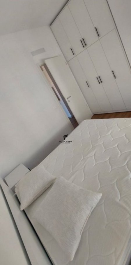 Tirane, jepet me qera apartament 1+1 Kati 7, 65 m² 430 € (ALI DEMI)