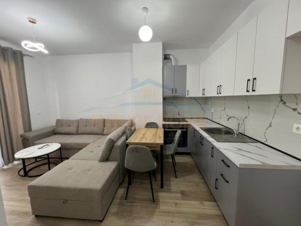 Tirane, jepet me qera apartament 1+1+Ballkon Kati 2, 52 m² 400 € 