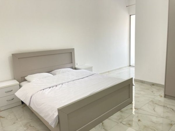 Tirane, jepet me qera apartament 2+1 Kati 1, 550 € (ne Astir , prane Marinaj Hotel.)