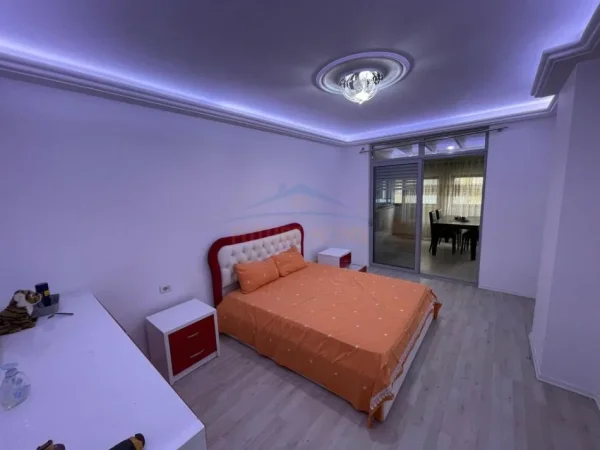 Tirane, shitet apartament 2+1 Kati 1, 105 m² 