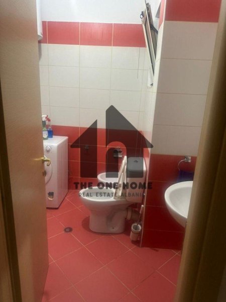 Tirane, jepet me qera apartament 1+1+Ballkon Kati 9, 70 m² 450 € (Astiri)