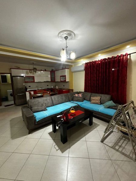 Jepet me Qira Apartament 2+1 tek Vilat Gjermane, Tiranë Vetëm 5 minuta larg Ekonomikut dhe Rrugës së Elbasanit,  Kati 4, 120 m² 600 €uro