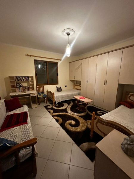 Jepet me Qira Apartament 2+1 tek Vilat Gjermane, Tiranë Vetëm 5 minuta larg Ekonomikut dhe Rrugës së Elbasanit,  Kati 4, 120 m² 600 €uro