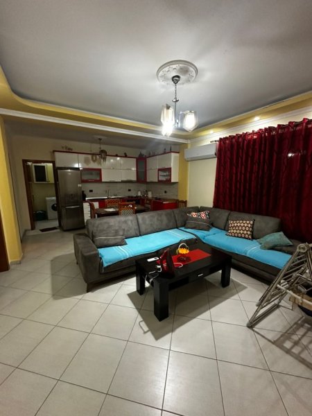 Jepet me Qira Apartament 2+1 tek Vilat Gjermane, Tiranë Vetëm 5 minuta larg Ekonomikut dhe Rrugës së Elbasanit,  Kati 4, 120 m² 600 €uro