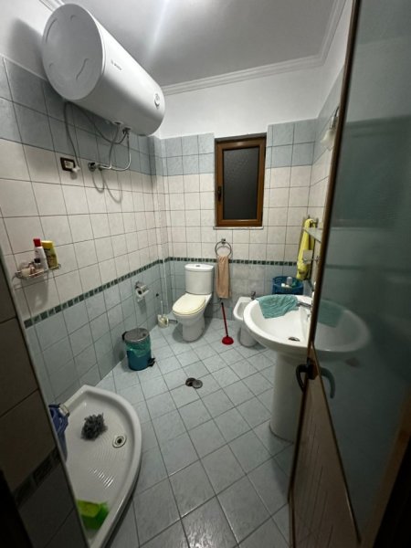 Jepet me Qira Apartament 2+1 tek Vilat Gjermane, Tiranë Vetëm 5 minuta larg Ekonomikut dhe Rrugës së Elbasanit,  Kati 4, 120 m² 600 €uro