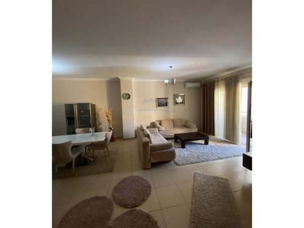 Vlore, jepet me qera apartament 2+1 Kati 7, 101 m² 450 €