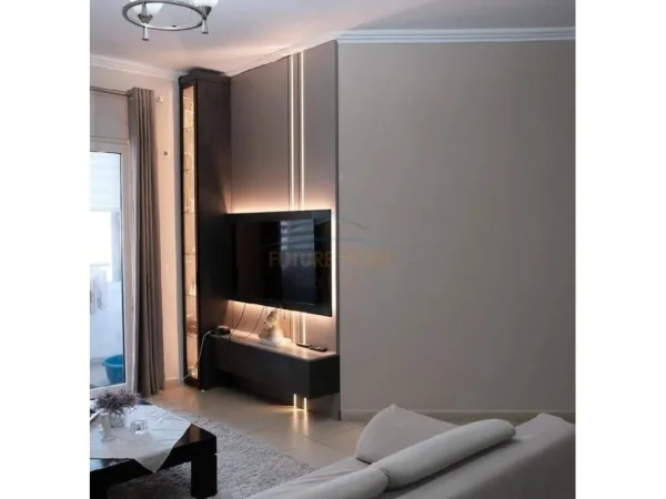 Vlore, jepet me qera apartament 2+1 Kati 7, 101 m² 450 €