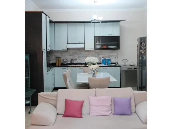 Vlore, jepet me qera apartament 2+1 Kati 7, 101 m² 450 €