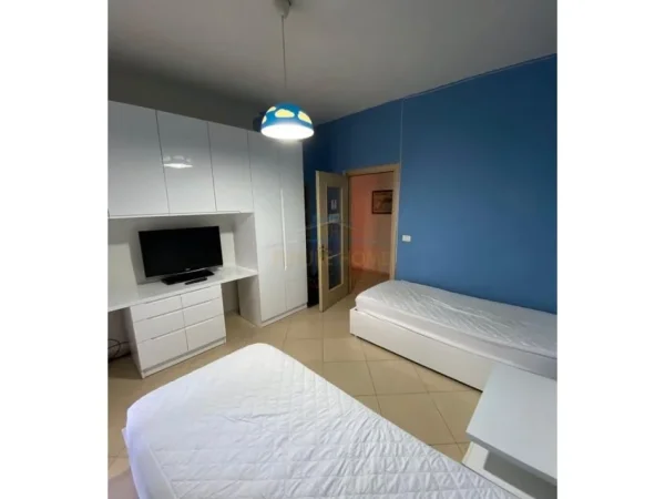 Vlore, jepet me qera apartament 2+1 Kati 7, 101 m² 450 €