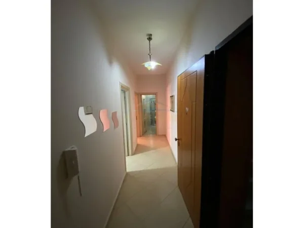 Vlore, jepet me qera apartament 2+1 Kati 7, 101 m² 450 €