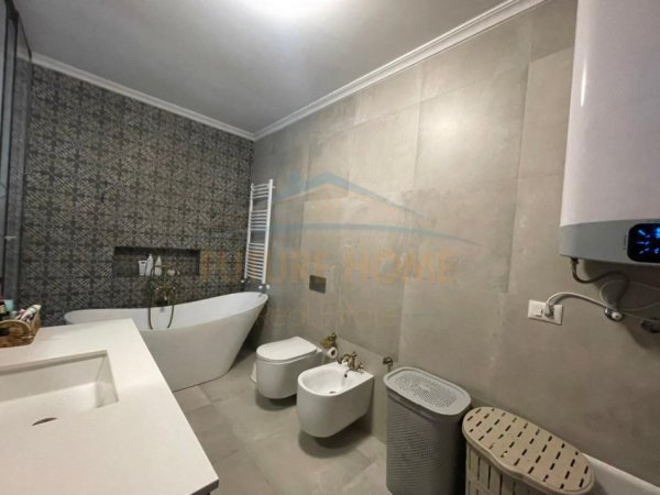 Tirane, shitet apartament 2+1+Ballkon Kati 6, 113 m² 255.000 € (21 Dhjetori)