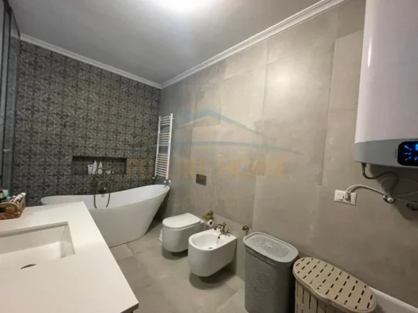 Tirane, shitet apartament 2+1+Ballkon Kati 6, 113 m² 255.000 € (21 Dhjetori)