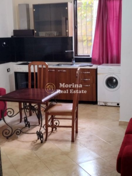 Tirane, jepet me qera shtepi 1+1 Kati 1, 40 m² 250 € (Rruga 5 Maji)