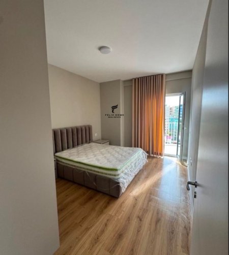 Tirane, jepet me qera apartament 1+1 Kati 10, 75 m² 600 € (ZOGU I ZI)