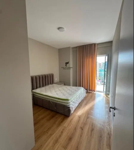 Tirane, jepet me qera apartament 1+1 Kati 10, 75 m² 600 € (ZOGU I ZI)