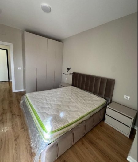 Tirane, jepet me qera apartament 1+1 Kati 10, 75 m² 600 € (ZOGU I ZI)