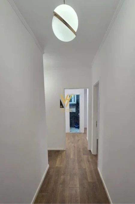 Tirane, shitet apartament 2+1+Ballkon Kati 7, 93 m² 218.000 € (RRUGA HAXHI HYSEN DALLIU)