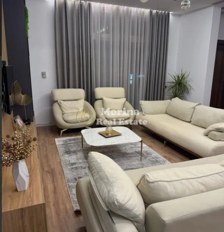 Tirane, jepet me qera apartament duplex 3+1 Kati 1, 150 m² 1.000 € (Kodra e Diellit)