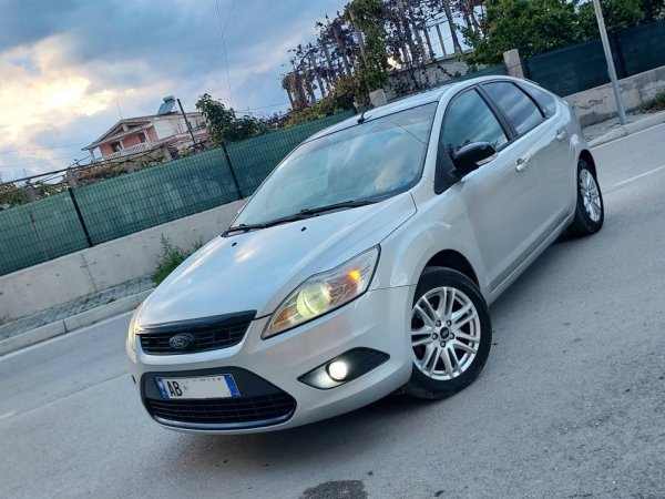 Vlore, shes makine Ford Focus Ghia 2009 1.6Naft Nafte, e argjendtë manuale Kondicioner 235.000 km 3.600 €