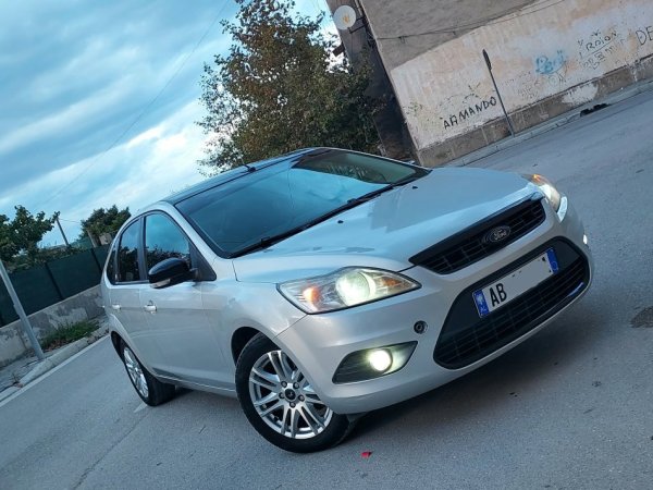 Vlore, shes makine Ford Focus Ghia 2009 1.6Naft Nafte, e argjendtë manuale Kondicioner 235.000 km 3.600 €