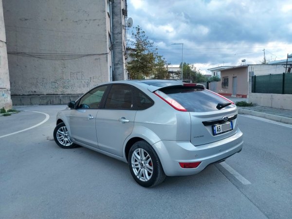 Vlore, shes makine Ford Focus Ghia 2009 1.6Naft Nafte, e argjendtë manuale Kondicioner 235.000 km 3.600 €