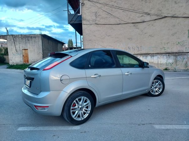 Vlore, shes makine Ford Focus Ghia 2009 1.6Naft Nafte, e argjendtë manuale Kondicioner 235.000 km 3.600 €