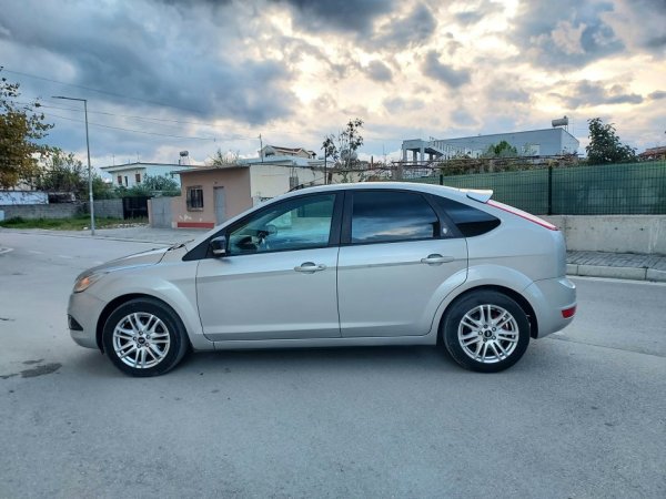 Vlore, shes makine Ford Focus Ghia 2009 1.6Naft Nafte, e argjendtë manuale Kondicioner 235.000 km 3.600 €