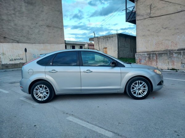 Vlore, shes makine Ford Focus Ghia 2009 1.6Naft Nafte, e argjendtë manuale Kondicioner 235.000 km 3.600 €