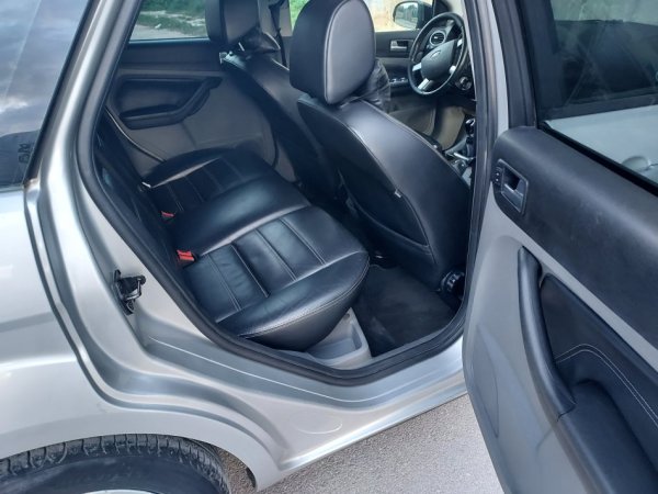 Vlore, shes makine Ford Focus Ghia 2009 1.6Naft Nafte, e argjendtë manuale Kondicioner 235.000 km 3.600 €