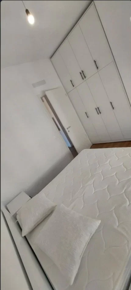 Tirane, jepet me qera apartament 1+1 Kati 7, 65 m² 400 € (ali demi)