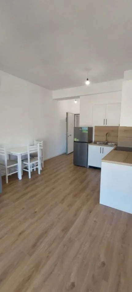 Tirane, jepet me qera apartament 1+1 Kati 7, 65 m² 400 € (ali demi)