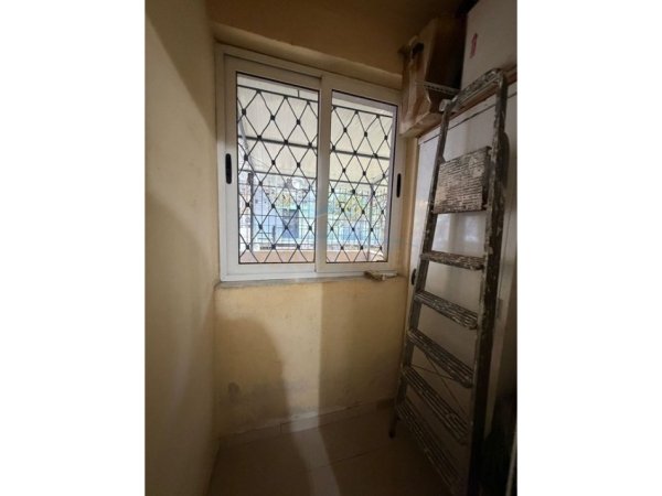 Tirane, jepet me qera apartament 3+1 Kati 1, 98 m² 550 € 