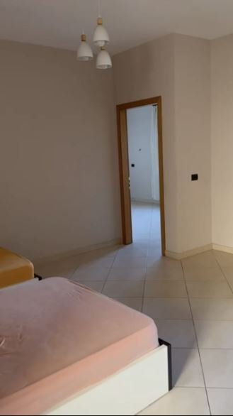 Jepet  Hyrje 1+1 me Qera ne Kinostudio,   350 €URO