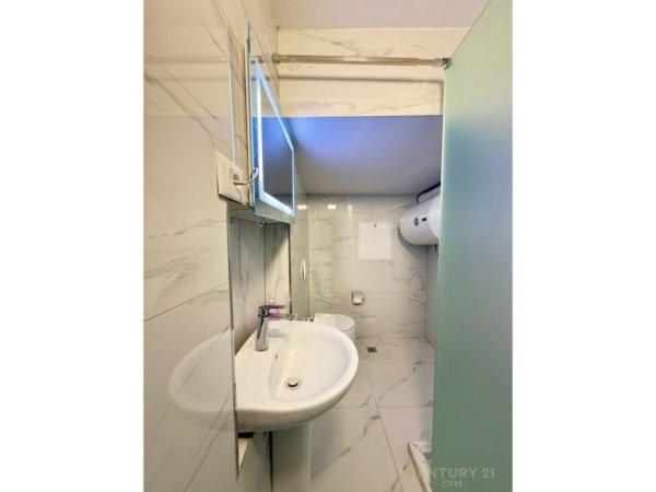 AMBIENT PER ZYRA PRANE SHESHIT SKENDERBEJ! 60 m² 800 € (Qender)