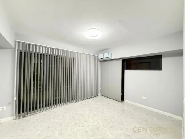 AMBIENT PER ZYRA PRANE SHESHIT SKENDERBEJ! 60 m² 800 € (Qender)