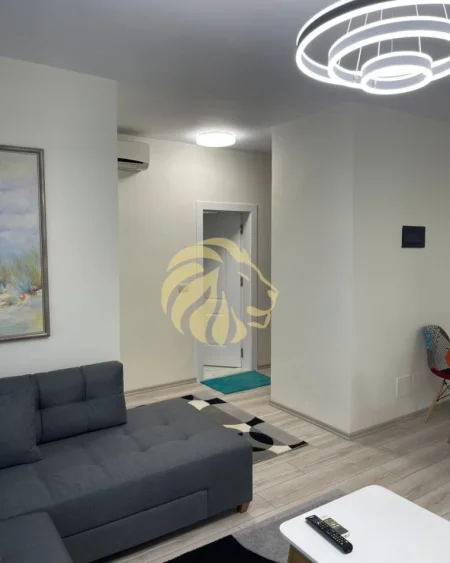 Tirane, shes apartament Kati 8, 70 m² 