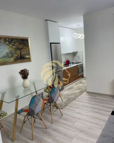 Tirane, shes apartament Kati 8, 70 m² 