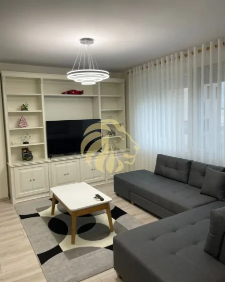 Tirane, shes apartament Kati 8, 70 m² 