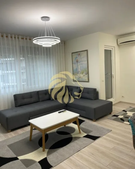 Tirane, shes apartament Kati 8, 70 m² 