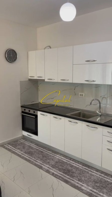 Tirane, jepet me qera apartament 1+1 Kati 3, 70 m² 550 € (ZOGU I ZI)