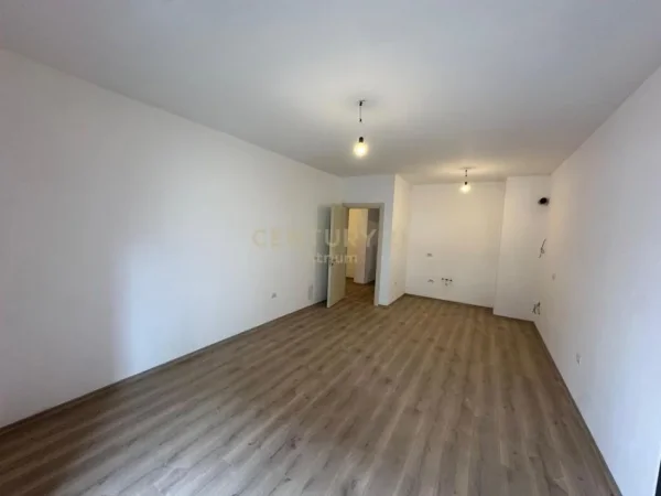 Tirane, shitet apartament 2+1+Ballkon Kati 4, 101 m² 195.000 € (Yzberisht)