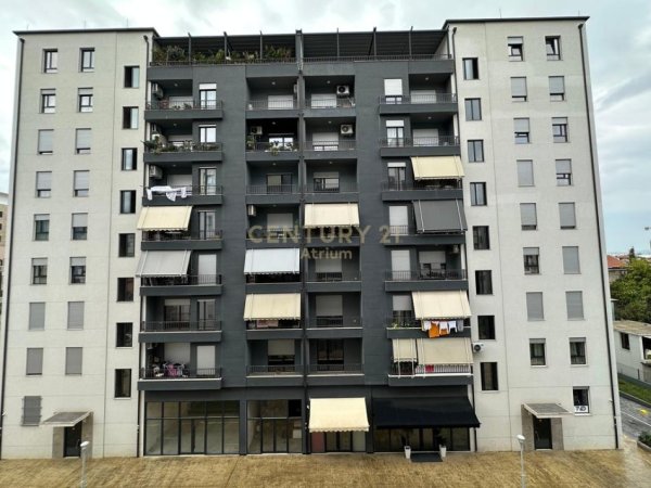 Tirane, shitet apartament 2+1+Ballkon Kati 4, 101 m² 195.000 € (Yzberisht)