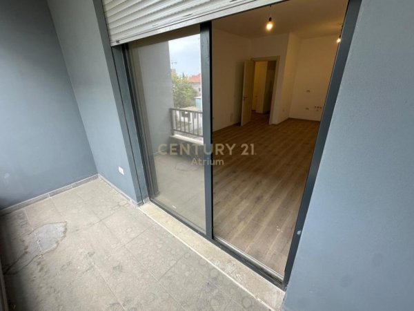 Tirane, shitet apartament 2+1+Ballkon Kati 4, 101 m² 195.000 € (Yzberisht)