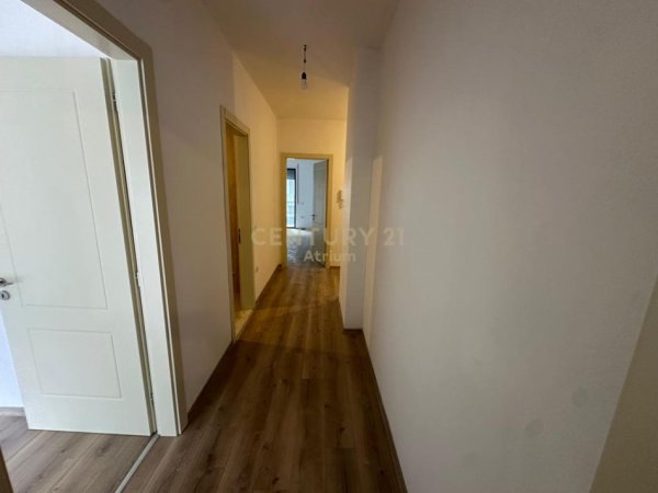 Tirane, shitet apartament 2+1+Ballkon Kati 4, 101 m² 195.000 € (Yzberisht)