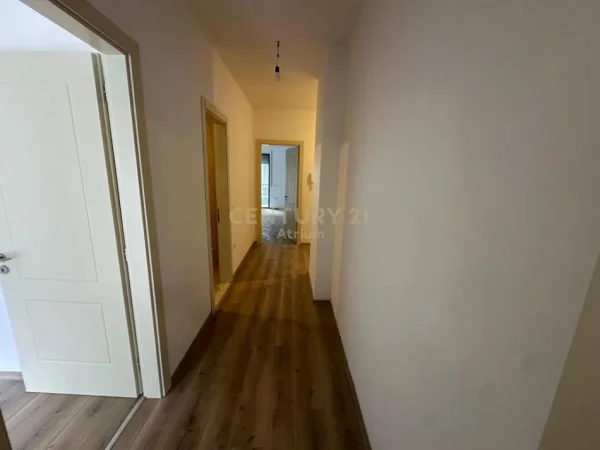 Tirane, shitet apartament 2+1+Ballkon Kati 4, 101 m² 195.000 € (Yzberisht)