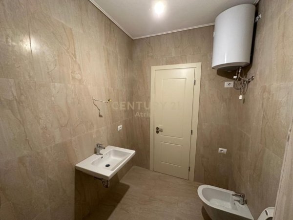 Tirane, shitet apartament 2+1+Ballkon Kati 4, 101 m² 195.000 € (Yzberisht)