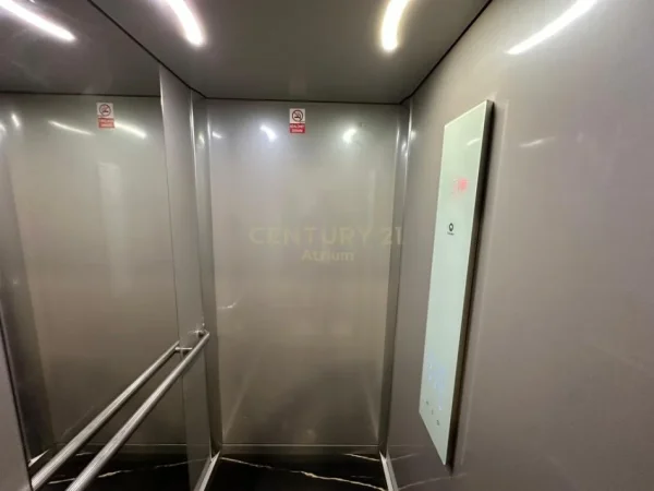 Tirane, shitet apartament 2+1+Ballkon Kati 4, 101 m² 195.000 € (Yzberisht)