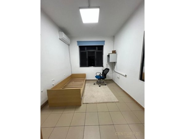 Tirane, jepet me qera zyre Kati 5, 107 m² 750 € (Pazari i Ri)