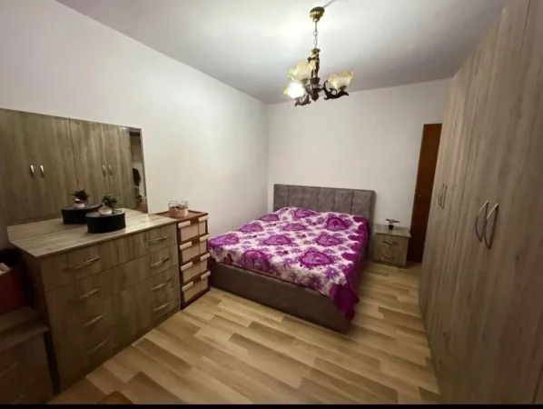 Tirane, jepet me qera apartament 1+1+Ballkon Kati 2, 70 m² 500 € (STACIONI TRENIT)