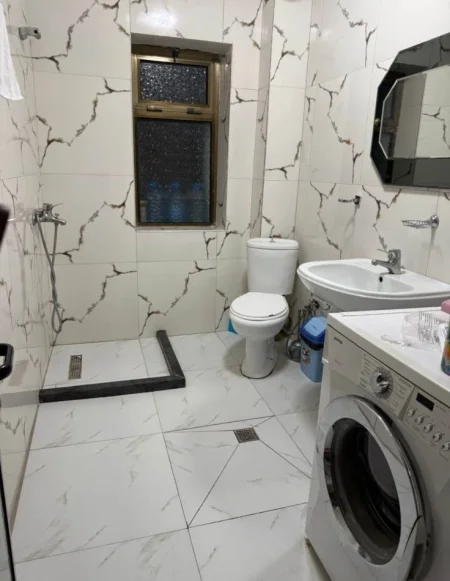 Tirane, jepet me qera apartament 1+1+Ballkon Kati 2, 70 m² 500 € (STACIONI TRENIT)